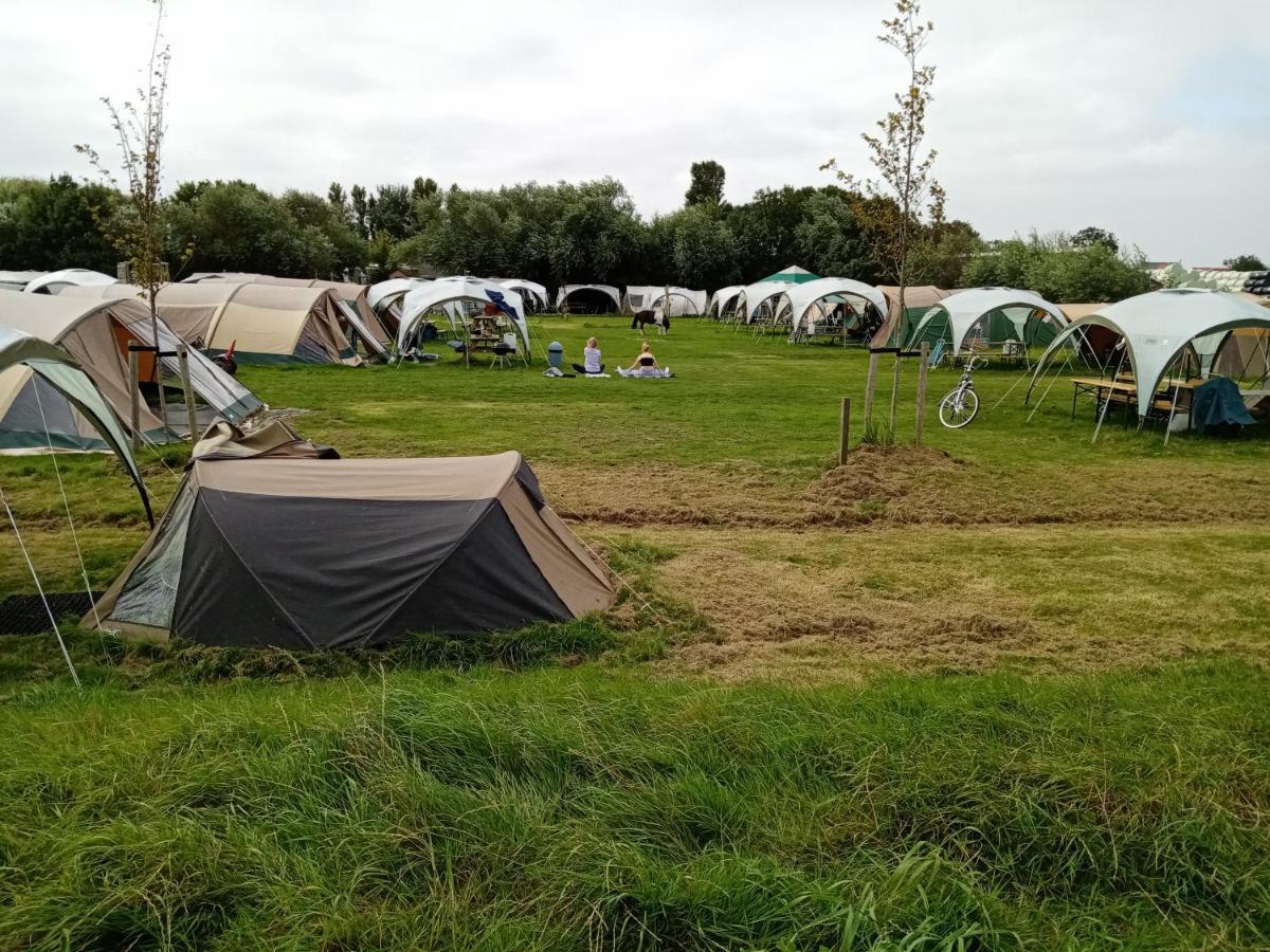Familietent Sotterum, ingericht Kornwerd Buitenkant foto